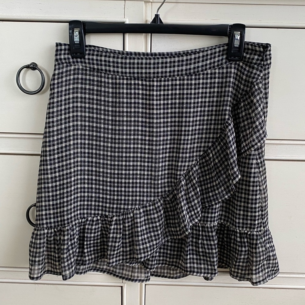 Frilly plaid skirt